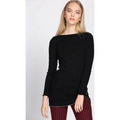 Czarny Sweter Approved. Czarne bez kategorii Born2be, xl, z asymetrycznym kołnierzem. Za 79,99 zł.