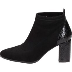 Czarne botki, buty damskie S.BARSKI L50. Czarne botki damskie S.barski, klasyczne, na wysokim obcasie, bez zapięcia. W wyprzedaży za 104,30 zł.