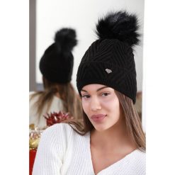 Czapka MONIMA BLACK. Czarne czapki damskie Czapka MONIMA BLACK, na zimę, bez wzorów. W wyprzedaży za 29,00 zł.