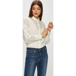 Only - Koszula Apple. Białe koszule body damskie marki ONLY, z elastanu, klasyczne, z klasycznym kołnierzykiem. W wyprzedaży za 159,90 zł.