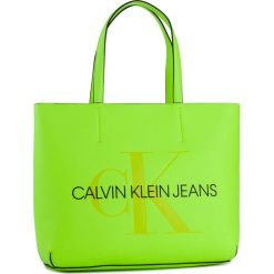 Torebka CALVIN KLEIN JEANS - Sculpted Monogram Ew TOTE29 K60K605521 070. Zielone torebki klasyczne damskie Calvin Klein Jeans, bez wzorów, z jeansu, klasyczne, na ramię, bez dodatków. Za 449,00 zł.
