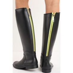 Czarne Kalosze Green Slider. Czarne kalosze damskie marki Born2be, z tworzywa sztucznego. Za 59,99 zł.