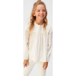 Mango Kids - Koszula dziecięca 53095741. Białe bluzki dziewczęce z haftami, z bawełny, z okrągłym kołnierzem, długie. W wyprzedaży za 59,90 zł.