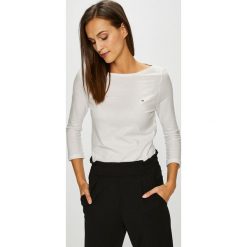 Tommy Hilfiger - Bluzka. Szare bez kategorii marki TOMMY HILFIGER, s, z bawełny, casualowe, z dekoltem w łódkę. Za 139,90 zł.