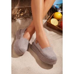 Szare Espadryle Sociocultural. Szare espadryle damskie Born2be, bez wzorów, bez obcasa, na platformie. Za 89,99 zł.