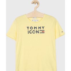 Tommy Hilfiger - Top dziecięcy 128-176 cm. Żółte bluzki dziewczęce TOMMY HILFIGER, z nadrukiem, z bawełny, z okrągłym kołnierzem, z krótkim rękawem, krótkie, bez kaptura. Za 119,90 zł.