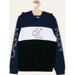 Calvin Klein Jeans - Bluza dziecięca 140-176 cm. Niebieskie bluzy chłopięce Calvin Klein Jeans, z nadrukiem, z bawełny, bez rękawów, z kapturem. Za 359,90 zł.