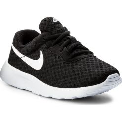 Buty NIKE - Tanjun 818382 011 Black/White. Czarne półbuty dziewczęce Nike, na sznurówki. W wyprzedaży za 149,00 zł.