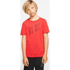 Koszulka chłopięca B Nk Brthe Gfx Ss Top czerwona r. L (BV3804 657). Czerwone t-shirty chłopięce Nike. Za 94,21 zł.