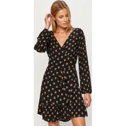 Billabong - Sukienka. Czarne sukienki damskie Billabong, na co dzień, s, w kwiaty, z wiskozy, casualowe, bez kołnierzyka, z długim rękawem, długie, mini, rozkloszowane. Za 279,90 zł.
