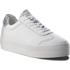 Sneakersy TOGOSHI - TG-03-01-000021 624. Białe półbuty damskie Togoshi, na co dzień, z aplikacjami, ze skóry, bez obcasa, na koturnie, bez zapięcia. W wyprzedaży za 269,00 zł.