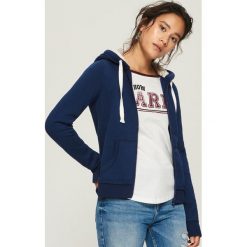 Bluza z puszystym kapturem - Granatowy. Niebieskie bluzy damskie marki Sinsay, l. W wyprzedaży za 29,99 zł.