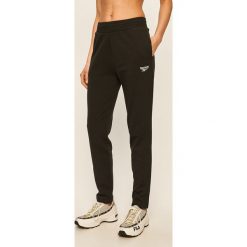 Reebok Classic - Spodnie. Czarne spodnie damskie s, z elastanu. Za 179,90 zł.