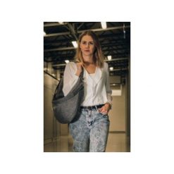 Szara torba z grubej plecionej tkaniny. Szare torebki klasyczne damskie Karolina audycka, w paski, ze lnu, biznesowe, na ramię, z haftem. Za 194,00 zł.