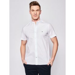 Koszula TOMMY HILFIGER Mandarin MW0MW10923. Niebieskie koszule męskie TOMMY HILFIGER, s, bez wzorów, z elastanu, casualowe, bez kołnierzyka, bez rękawów. W wyprzedaży za 219,00 zł.
