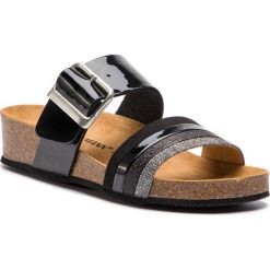 Klapki DR. BRINKMANN - 701303 Schwarz 1. Czarne klapki damskie Dr. Brinkmann, z aplikacjami, ze skóry ekologicznej, bez obcasa. Za 179,00 zł.