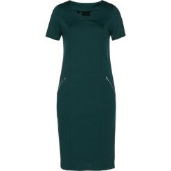 Sukienka shirtowa bonprix głęboki zielony. Zielone sukienki z falbanami marki bonprix, dopasowane. Za 129,99 zł.