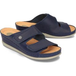 DR. BRINKMANN 701226-5 marine, klapki damskie. Klapki damskie Dr. Brinkmann, bez wzorów, ze skóry, bez obcasa. Za 219,90 zł.