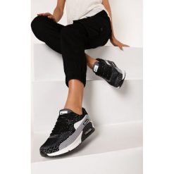 Czarne Buty Sportowe Pallenilla. Czarne buty sportowe damskie Born2be, w paski, sportowe. Za 109,99 zł.