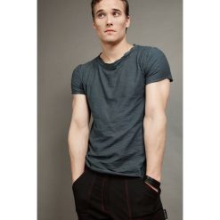 T-shirt Redliner męski. Czerwone podkoszulki męskie marki Hultaj Polski, s, bez wzorów, z bawełny, bez rękawów. Za 79,00 zł.