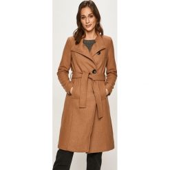 Vero Moda - Płaszcz. Pomarańczowe kurtki damskie Vero Moda, s, w paski, z poliesteru, bez kaptura. W wyprzedaży za 299,90 zł.