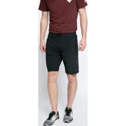 Reebok - Szorty. Szare spodenki sportowe męskie marki Reebok, z elastanu, sportowe. W wyprzedaży za 119,90 zł.