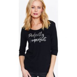 T-shirty damskie: T-SHIRT DAMSKI Z BŁYSZCZĄCYM NAPISEM