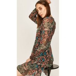 Answear - Sukienka. Sukienki damskie ANSWEAR, na co dzień, s, w kwiaty, z poliesteru, casualowe, bez kołnierzyka, z długim rękawem, długie, mini, rozkloszowane. W wyprzedaży za 119,90 zł.