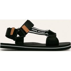 Pepe Jeans - Sandały Pool Basic. Czarne kapcie męskie Pepe Jeans, z jeansu, bez zapięcia. W wyprzedaży za 129,90 zł.