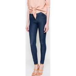 Wrangler - Jeansy. Niebieskie jeansy damskie rurki marki Wrangler. W wyprzedaży za 219,90 zł.