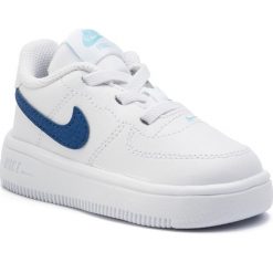 Buty NIKE - Force 1 '18 (Td) 905220 102 White/Indigo Force/Blue Gaze. Białe półbuty dziewczęce Nike, bez zapięcia. W wyprzedaży za 169,00 zł.