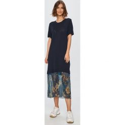 Desigual - Sukienka. Niebieskie sukienki damskie Desigual, na co dzień, s, bez wzorów, z elastanu, casualowe, z okrągłym kołnierzem, z krótkim rękawem, krótkie, midi, proste. Za 519,90 zł.