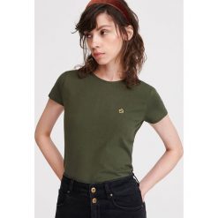 T-shirt z minimalistycznym haftem - Turkusowy. Niebieskie t-shirty damskie Reserved, s, z haftami. W wyprzedaży za 14,99 zł.