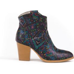 Botki kowbojki na obcasie - skóra naturalna - model 471 - kolor indian. Botki damskie Zapato, ze skóry, bez obcasa, na obcasie, bez zapięcia. W wyprzedaży za 319,20 zł.