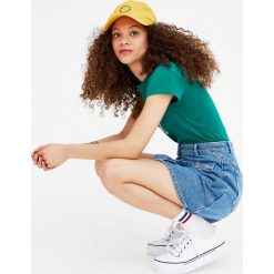 Spódnica jeansowa z guzikami. Szare spódniczki jeansowe Pull&Bear. Za 89,90 zł.
