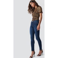 Spodnie damskie: NA-KD Jeansy Skinny Mid Waist Front Panel - Blue