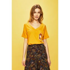 Medicine - Top by Justyna Frąckiewicz. Żółte t-shirty damskie MEDICINE, s, z nadrukiem, z bawełny, casualowe, bez kołnierzyka. W wyprzedaży za 39,90 zł.