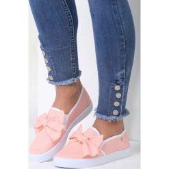 Różowe Slip On Friends. Różowe trampki i tenisówki damskie marki vices, bez wzorów, bez zapięcia. Za 59,99 zł.