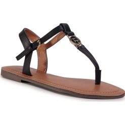 Sandały TOM TAILOR - 8090303 Navy. Niebieskie klapki damskie Tom Tailor, bez wzorów, ze skóry ekologicznej, bez obcasa, na obcasie. W wyprzedaży za 129,00 zł.