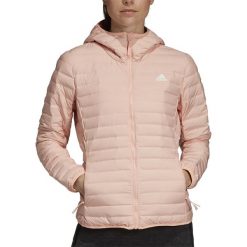 ADIDAS VARILITE SOFT > DZ1496. Pomarańczowe kurtki damskie Adidas, s, bez wzorów, z poliesteru, street, długie, bez kaptura. W wyprzedaży za 369,99 zł.