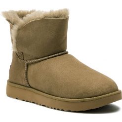 Buty UGG - W Classic Cuff Mini 1016417 W/Alp. Zielone kozaki damskie Ugg, na zimę, ze skóry, bez zapięcia. W wyprzedaży za 489,00 zł.