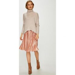 Vero Moda - Sweter. Szare golfy damskie marki Vero Moda, s, z elastanu, z krótkim rękawem. W wyprzedaży za 79,90 zł.