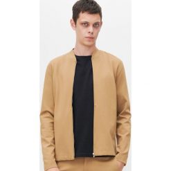 Rozpinana bluza ze stójką - Beżowy. Brązowe bluzy męskie Reserved, s, bez wzorów, ze stójką, bez rękawów, bez kaptura. Za 139,99 zł.