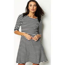 Czarno-Biała Sukienka Criminal. Czarne sukienki damskie Born2be, xl, bez wzorów, bez kołnierzyka, bez rękawów, mini. Za 49,99 zł.