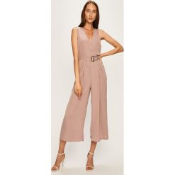 Glamorous - Kombinezon. Różowe kombinezony damskie Glamorous, na co dzień, s, w paski, z poliesteru, casualowe, bez kołnierzyka, bez rękawów. W wyprzedaży za 139,90 zł.