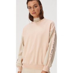 Bluza oversize z kontrastowymi nadrukami - Różowy. Różowe bluzy damskie Sinsay, s, z nadrukiem, bez rękawów, bez kaptura. Za 59,99 zł.