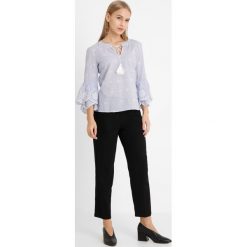 Bluzki damskie: Dorothy Perkins Petite BRODERIE BOHO Bluzka chambray