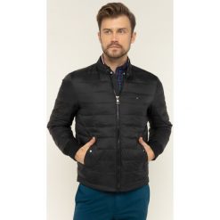 Kurtka bomber TOMMY HILFIGER Arlos MW0MW12022. Czarne kurtki męskie TOMMY HILFIGER, m, bez wzorów, z poliesteru, bez kaptura. W wyprzedaży za 529,00 zł.