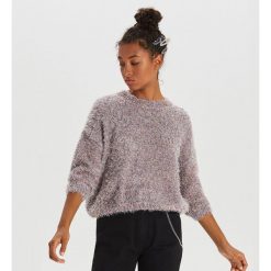 Puszysty sweter oversize - Jasny szary. Szare swetry damskie Cropp, s, bez wzorów, bez rękawów, bez kaptura. Za 99,99 zł.