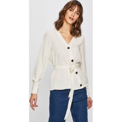 Vero Moda - Bluzka. Czarne koszule damskie Vero Moda, na co dzień, s, bez wzorów, z elastanu, bez kołnierzyka, z długim rękawem. W wyprzedaży za 69,90 zł.